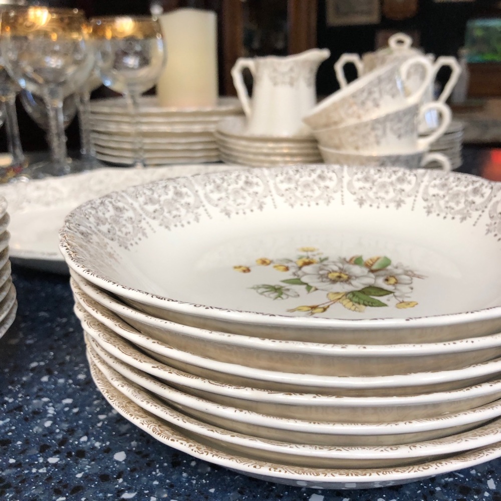 Royal Monarch Antique/Vintage Dinnerware - Picture 3 of 8